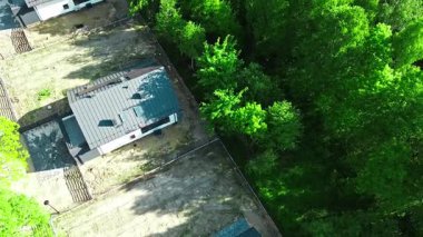 Yeni banliyö konutlarının insansız hava aracı görünümü