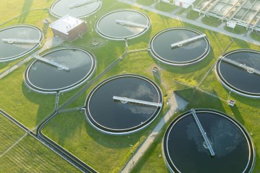 Atık su geri dönüşümü ve arıtma istasyonu hava görüntüsü