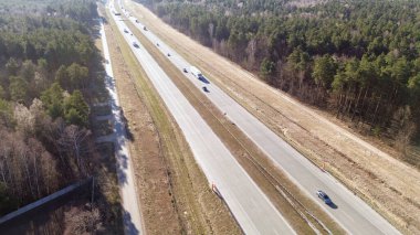 Hareket eden araçları olan kırsal otoban