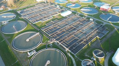 Büyük ölçekli atık su geri dönüşüm ve filtreleme tesisi