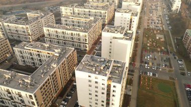 Modern binaları olan Avrupa semti