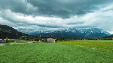 Alp çayırları üzerinde hava değişimi