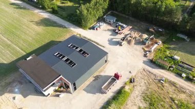 Müteahhit ekibiyle şehir inşaatı.