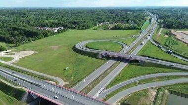 Mevsimlik orman boyunca hava taşıma sahnesi