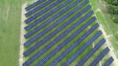 Güneş panelleri temiz ve yenilenebilir enerji üretiyor