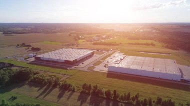 Kırsal sanayi depolarının hava aracı görüntüsü