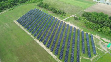 Yenilenebilir elektrik üreten güneş santrali