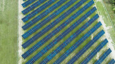 Yukarıdan gelen güneş enerjisi santrali