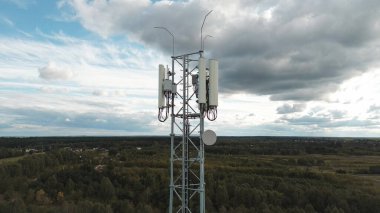 4G ve 5G sinyal iletimi için telekom kulesi