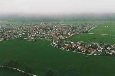 Bavyera kırsalında yaz başları manzarası