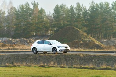 Bütçeye duyarlı sürücüler için işlevsel ekonomi otomobili