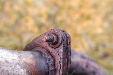 Metal boruda paslanmış cıvata