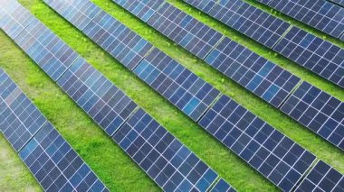 Yukarıdan gelen güneş enerjisi santrali