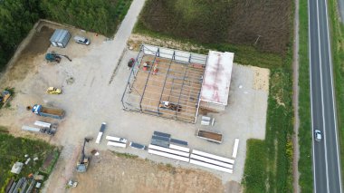 Ağır donanımlı bir inşaat alanında mühendislik projesi