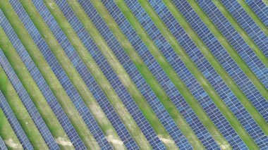 Avrupa kırsalında güneş enerjisi kavramı