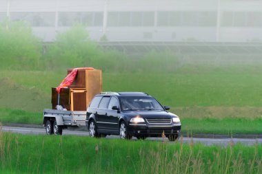 Otobanda SUV çekici karavanı