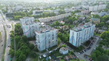 Modern görünüşlü eski apartman binaları