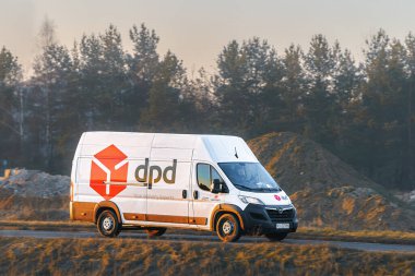 29.03.2025 Avrupa, Polonya, Avrupa Beyaz ticari kamyonet nakliye malları