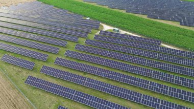 Gökyüzü ve uzak alanlar bulutlu