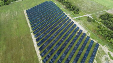 Çatıdaki temiz enerji panelleri