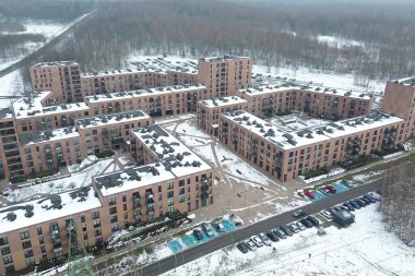 Şehirdeki modern apartmanın havadan görünüşü