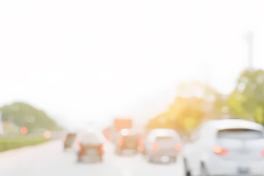 Şehir trafiğinin bulanık arka planı