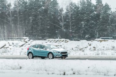 Fütüristik tasarımı olan kentsel elektrikli araba.
