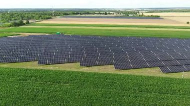 Tarım arazisindeki çevre dostu enerji santrali