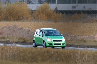 Kentsel sürüş için tasarlanmış çağdaş araba modeli