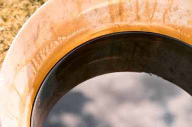 Araba motorundan geri dönüştürülmüş motor yağı atığı