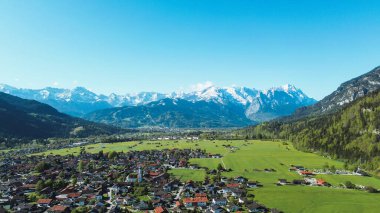 Alp Bavyera 'da aydınlık bahar günü