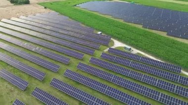 Kırsal yeşil alana güneş paneli kurulumu