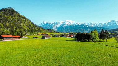 Alp Bavyera 'da aydınlık bahar günü