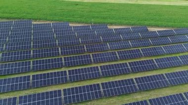 Kırsal güneş panellerinden yenilenebilir elektrik