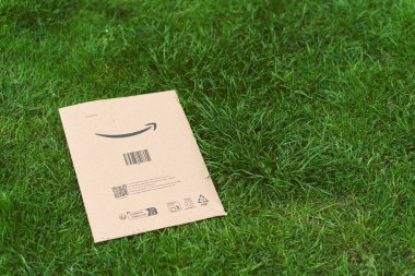 Amazon barkod baskılı kurye zarfı 05.05.2025 Polonya Avrupa