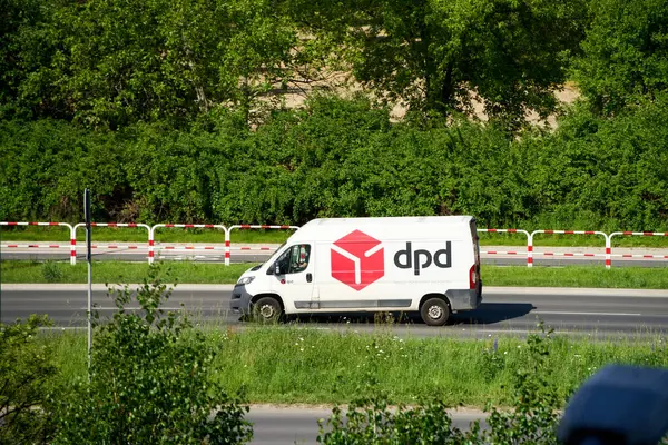 Polonya, Avrupa markası DPD olan şehir kurye kamyonu 26.05.2025