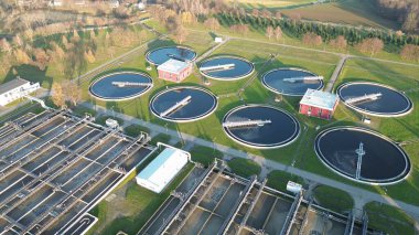 Su tesisindeki dairesel tortu tankları