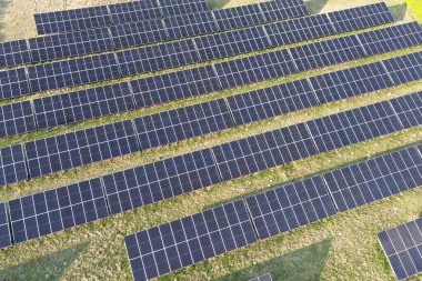 Güneş panelleri ile çevre dostu elektrik üretimi