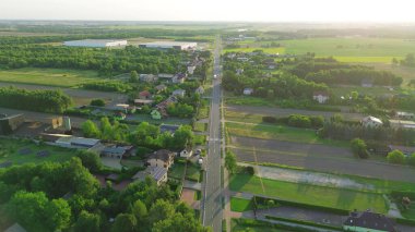 Manzaralı kırsal yolun tepeden tırnağa manzarası