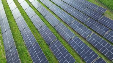 Kırsal alanda güneş enerjisi çiftliği