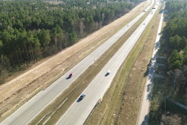Açık otoyolda trafik vardı.