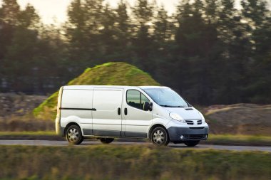 Beyaz taşıma aracı açık hava manzarası