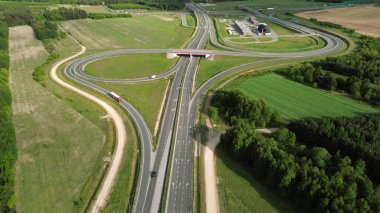 Otoyol kavşağının havadan görünüşü