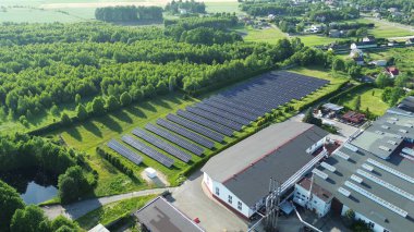 Fotovoltaik güneş enerjisiyle çalışan sürdürülebilir endüstri