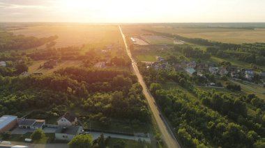 Yukarıdan yaz kırsal yolu