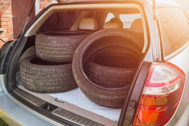 Bagajda yaz lastiklerini kışa çevirmek