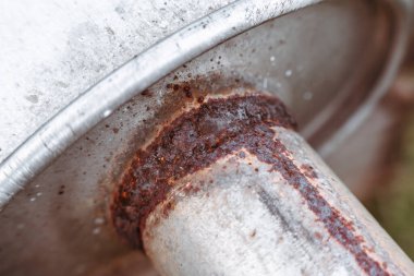 Metalik yüzeydeki pas detayları