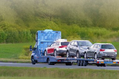 Roadside rescue for disabled white car