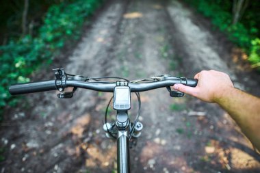 Vahşi arazide sürmenin POV perspektifi