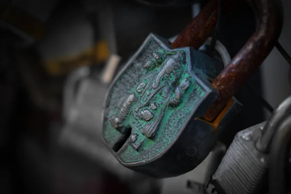Antiguo Oxidado Candado Metal Verde Como Parte Pantalla Locks Love —  Fotos de Stock